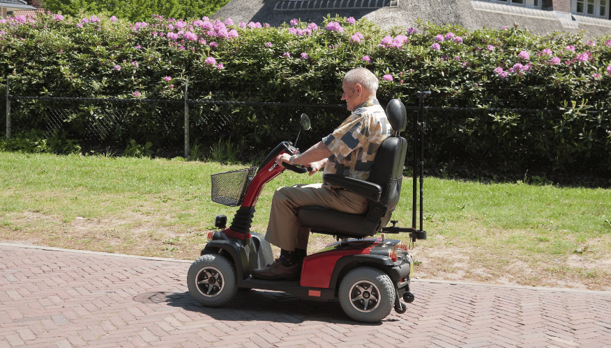 Comment profiter de l’extérieur grâce aux aides techniques, notamment le scooter électrique ?